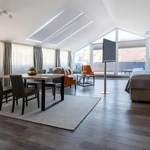 Kaiser Max Design Apartment